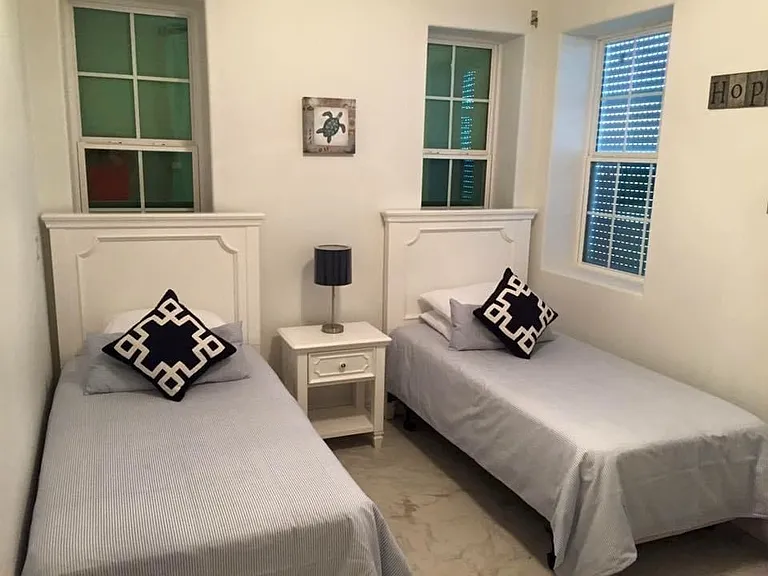 110 E Retama St #1 — Photo 8