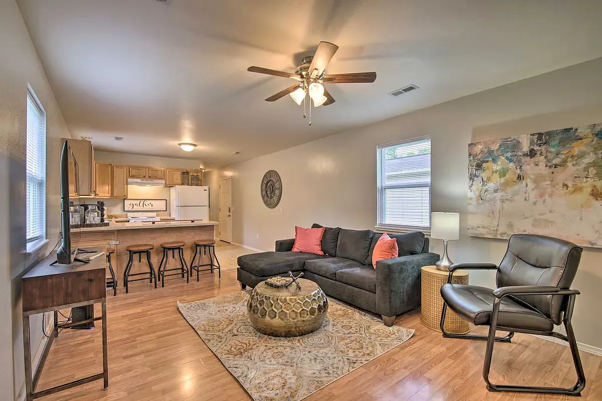 2 bed, 900 sqft, $1,950 — Photo 3