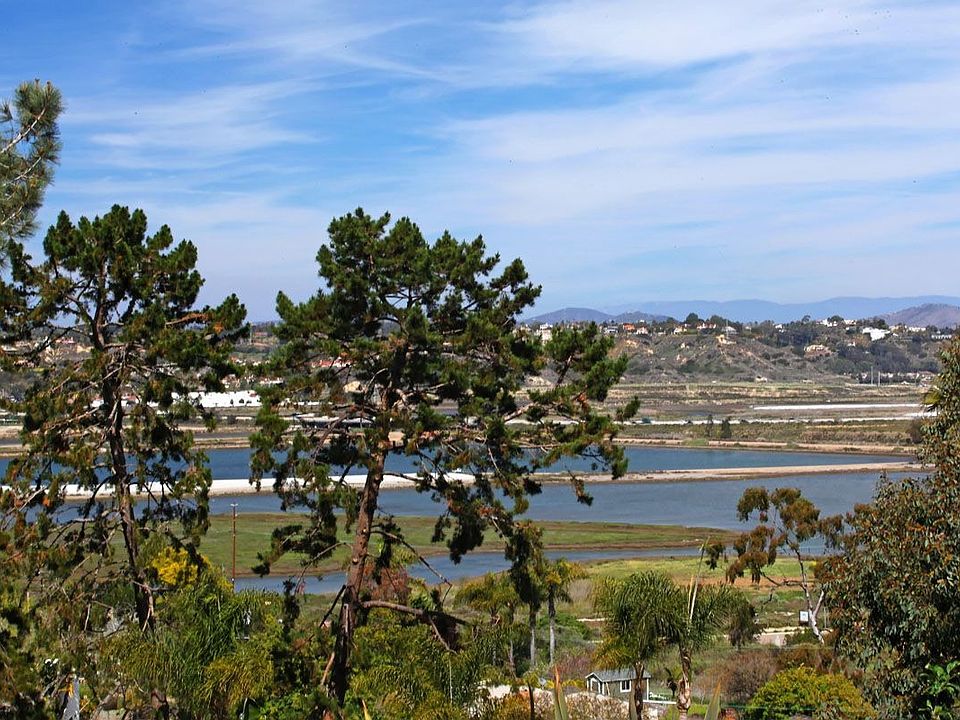 Lagoon/Mountain Views