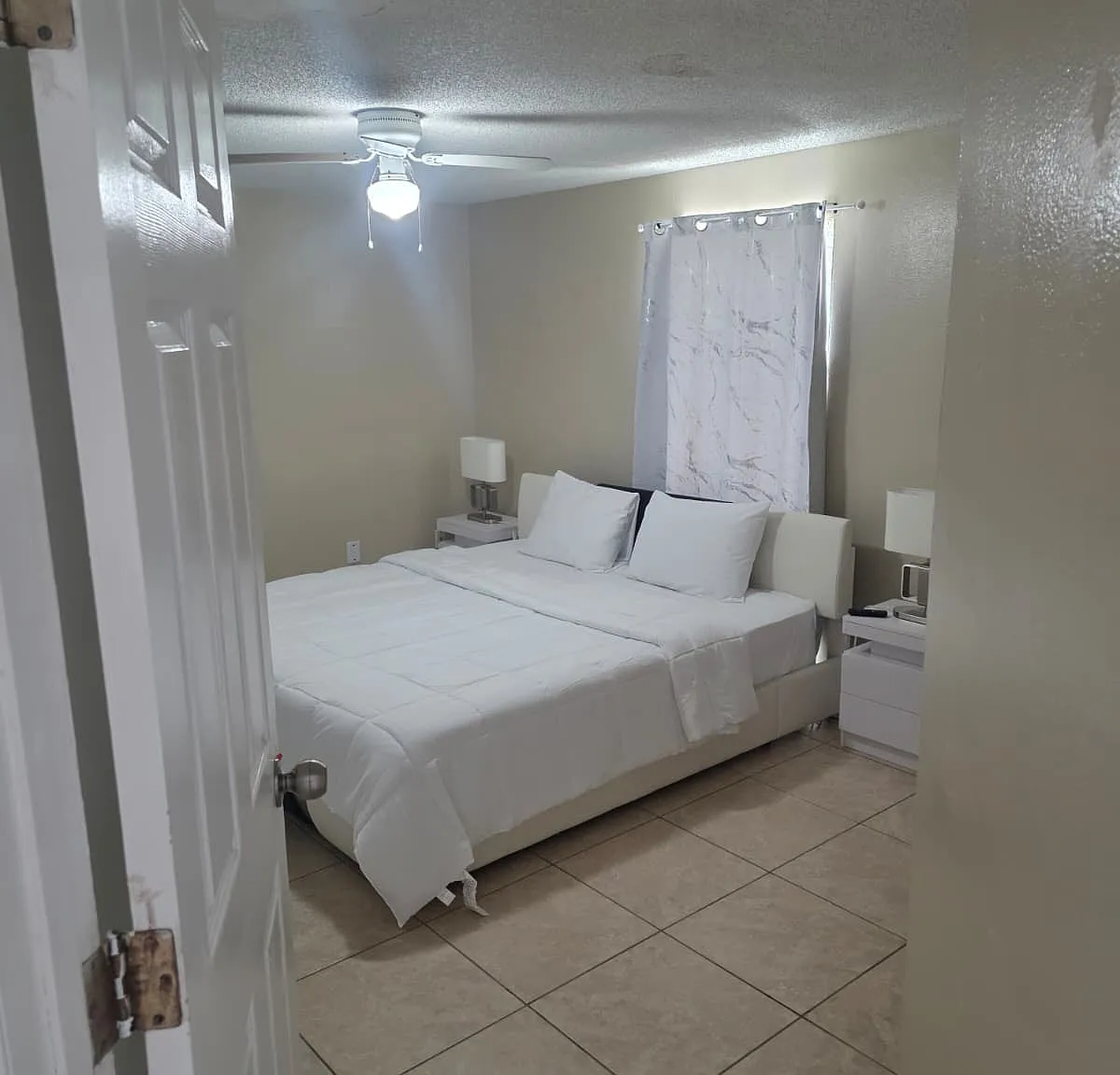 3 bed, 1082 sqft, $2,700 — Photo 2