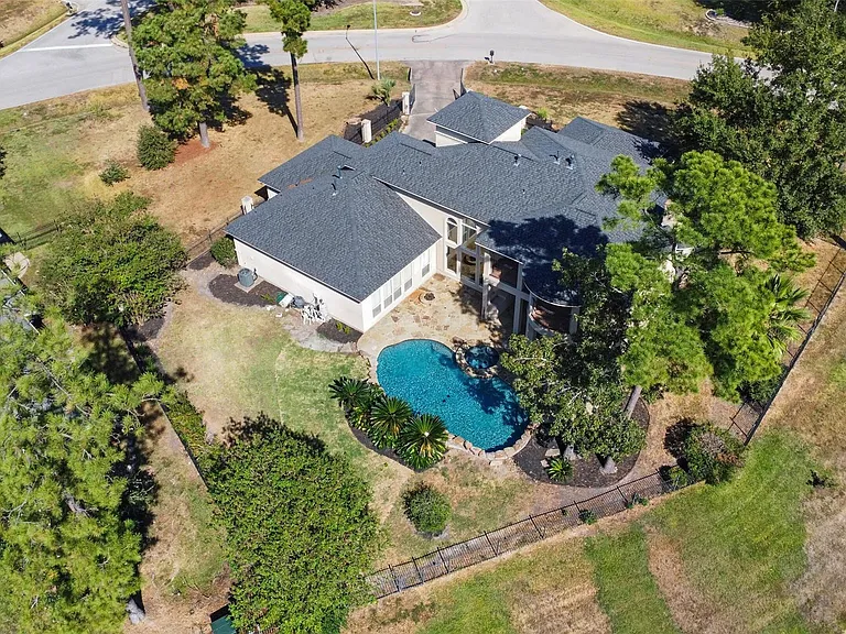 8114 Hideaway Lake Cir — Photo 47