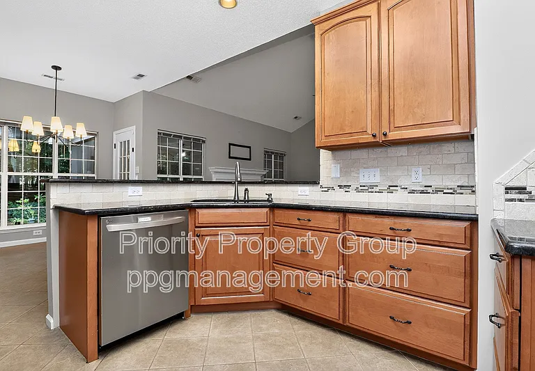 9118 Pine Springs Ct — Photo 14