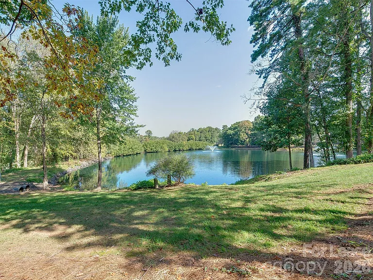 9006 Saint Thomas Ln — Photo 41