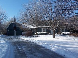 6219 N Wyndwood Dr, Crystal Lake, IL 60014