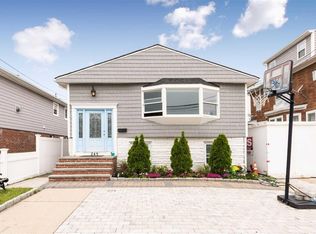 249 Beach 127th St, Rockaway Park, NY 11694