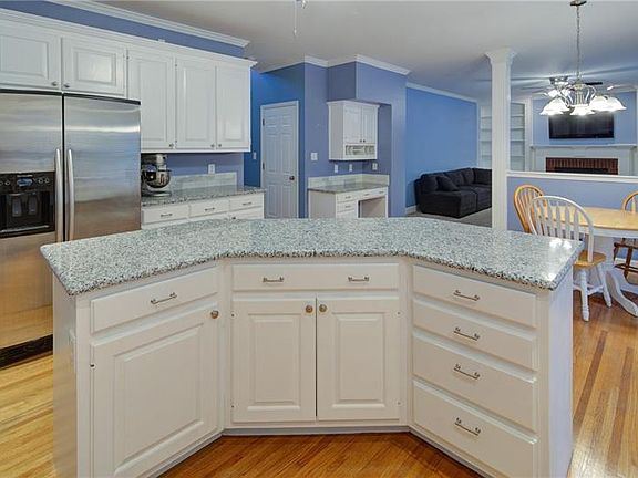 5th image of 1693 Macy Ln