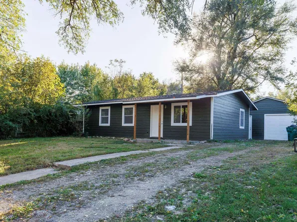 225 SE Arter Ave, Topeka, KS 66607