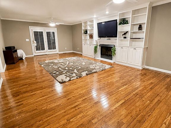 4th image of 8014 Woodstone Dr
