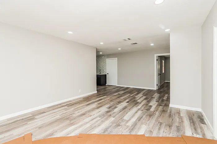 2628 S Marsalis Ave — Photo 4