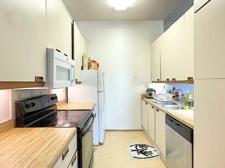8328 Regents Rd #2A — Photo 3