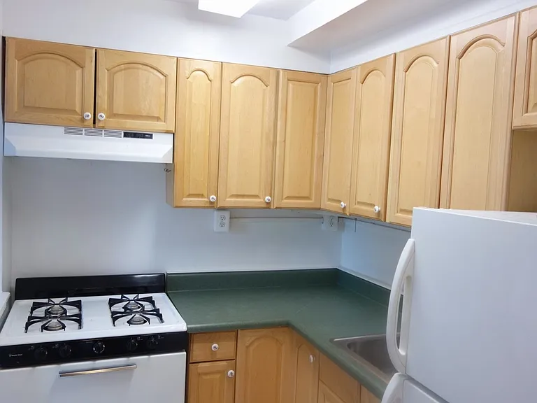 8105 Greenwood Ave — Photo 30