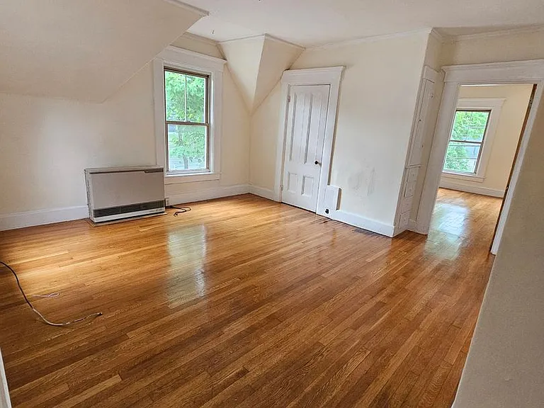 605 Hall St — Photo 17