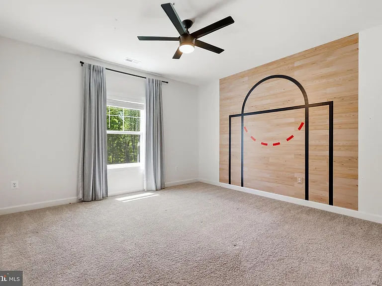 301 Kingdom Dr — Photo 82