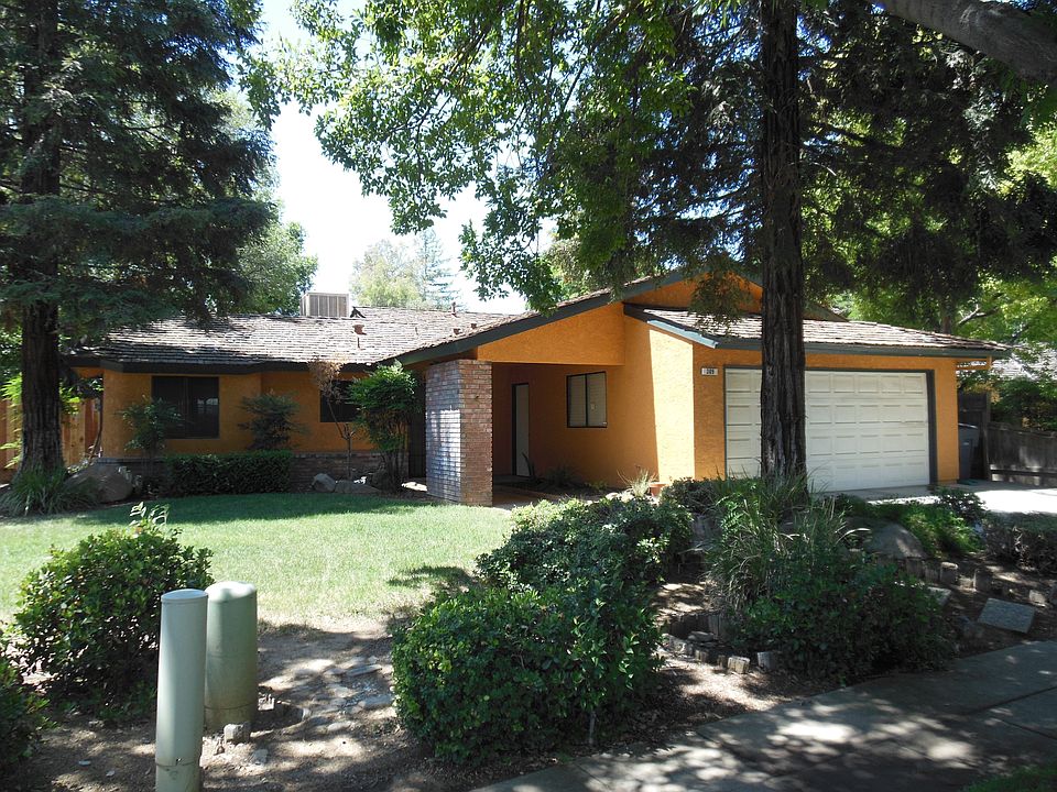 2nd image of 309 N Claremont Ave