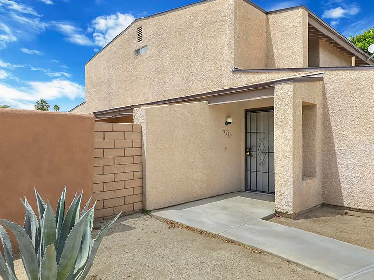 74237 Catalina Way — Photo 3