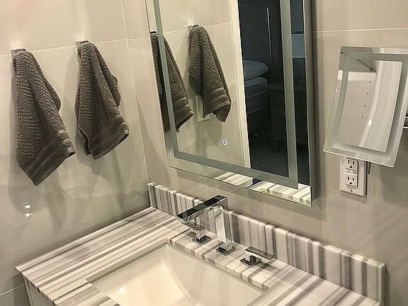5th image of 2899 Collins Ave APT 1747