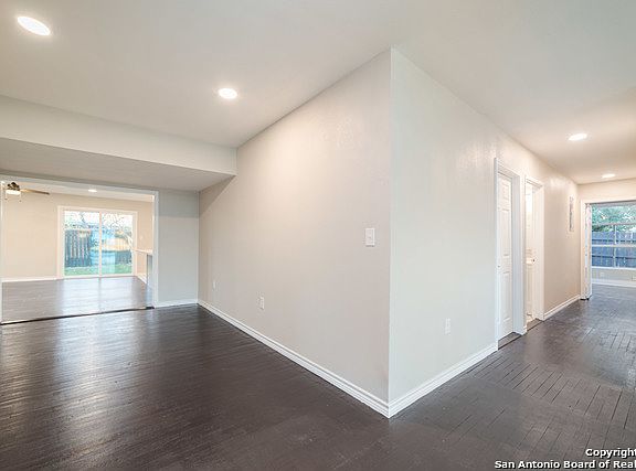 4th image of 301 Senova Dr
