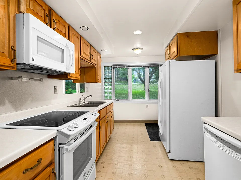 1107 E 2nd St #1109