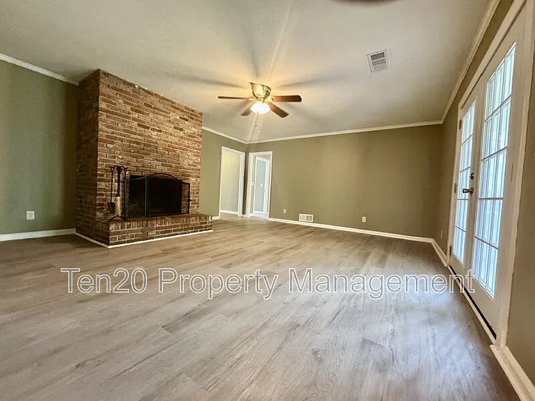5953 Windsor Dr — Photo 15