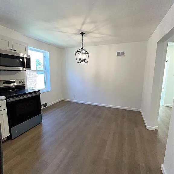 3911 Jamieson Ave — Photo 7