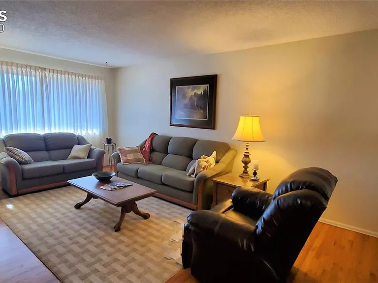 2126 Lander Cir — Photo 6