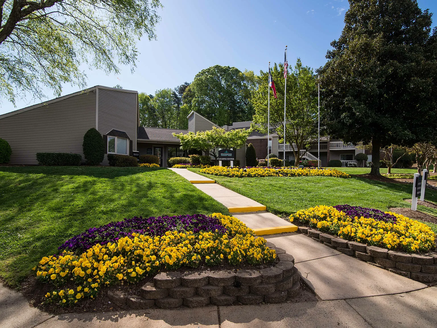 Devonwood Apartment Homes — Photo 1