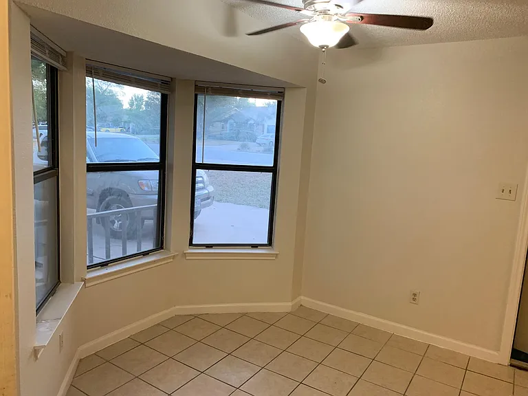 904 Norwell Ln — Photo 10