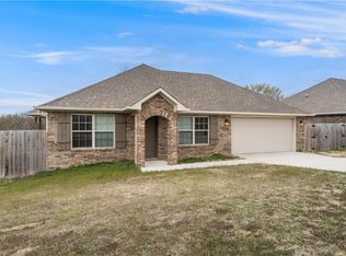 705 Saddlebrook St, Gentry, AR 72734