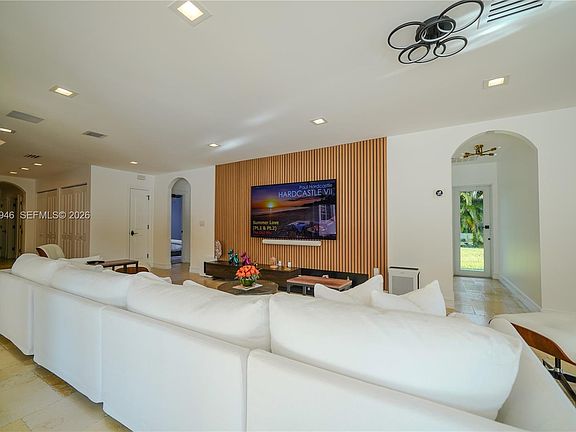 4th image of 8134 Twin Lake Dr