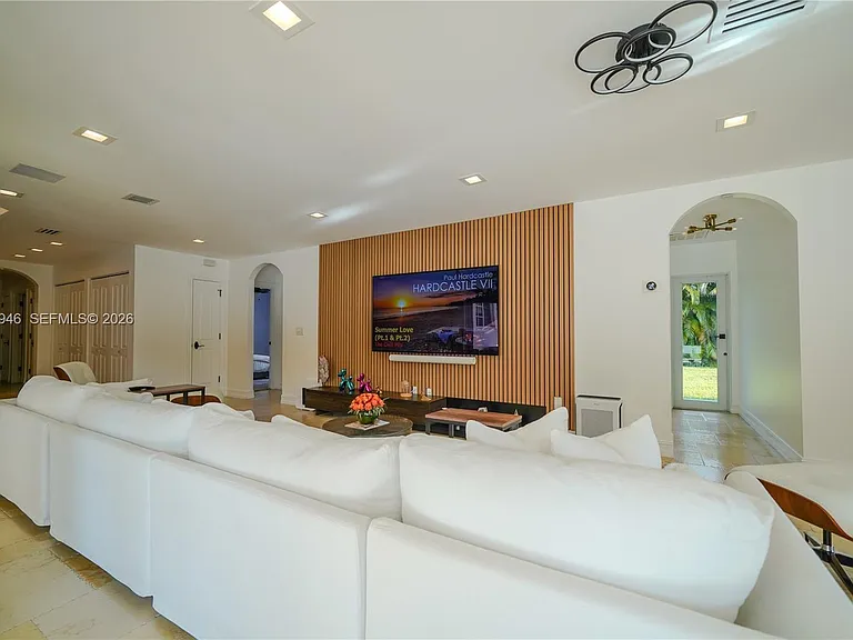 8134 Twin Lake Dr — Photo 4
