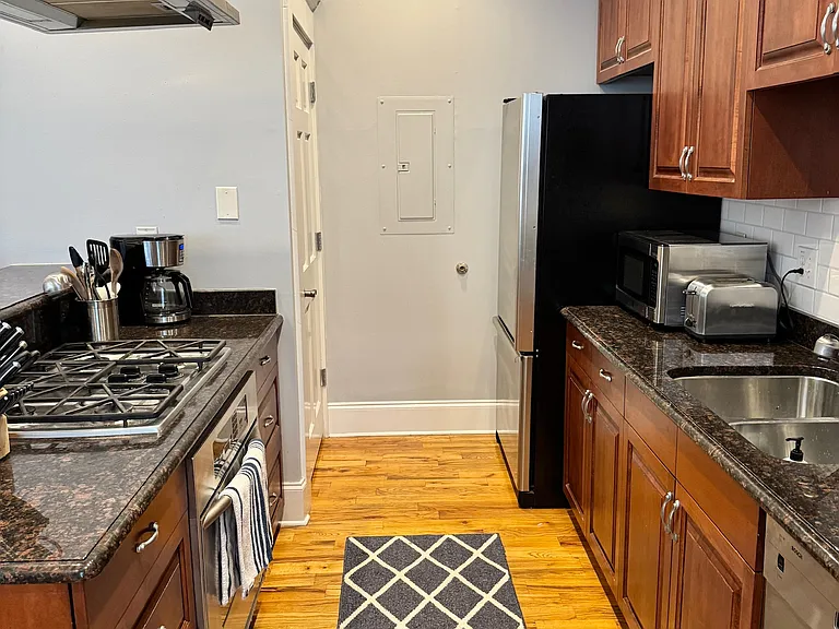 259 14th St NE #204 — Photo 10