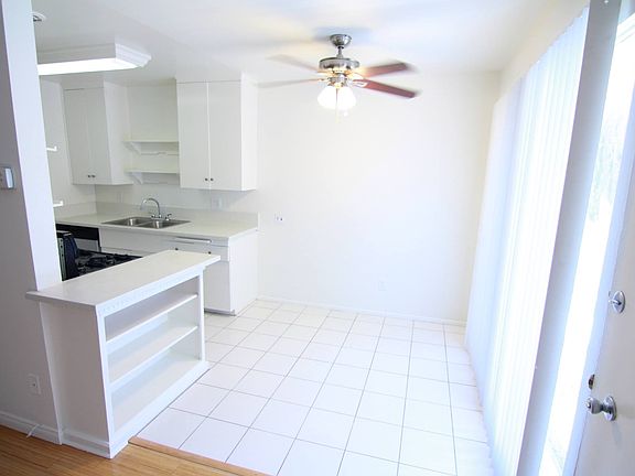 4th image of 1326 N Flores St #10A