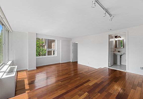 4th image of 404 E 79th St APT 4H