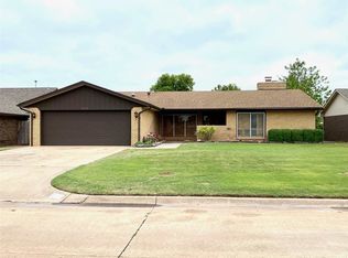 2713 Indian Dr, Enid, OK 73703