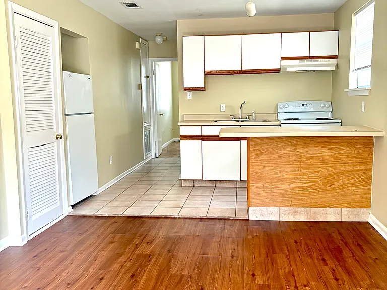 7731 Oak St — Photo 3
