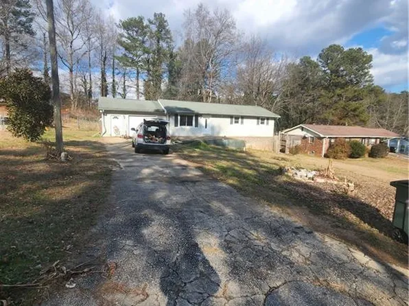 3313 Stoneybrook Dr, Douglasville, GA 30134