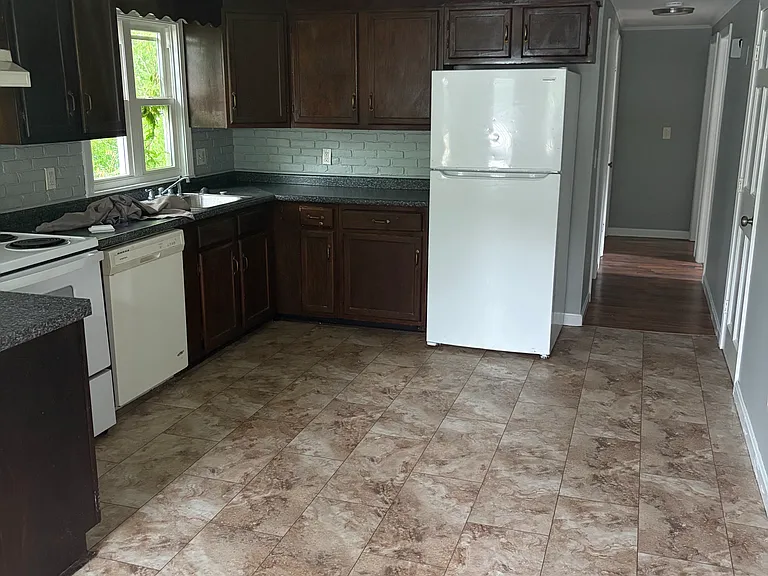 25 White Pine Ave — Photo 4