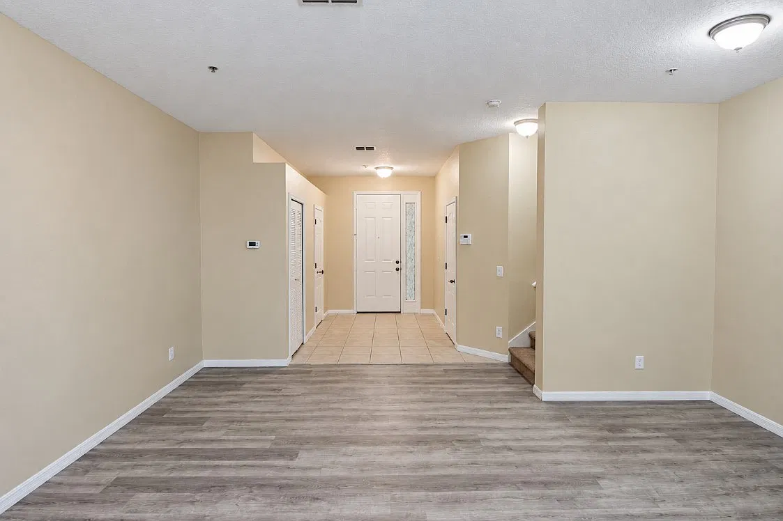 3 bed, 2.5 bath, 1526 sqft, $1,990 — Photo 3
