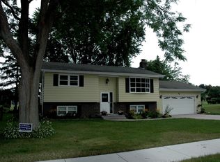 406 Walmar Dr, Sun Prairie, WI 53590