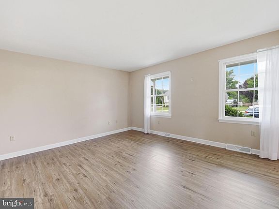 4th image of 123 Sherris Way