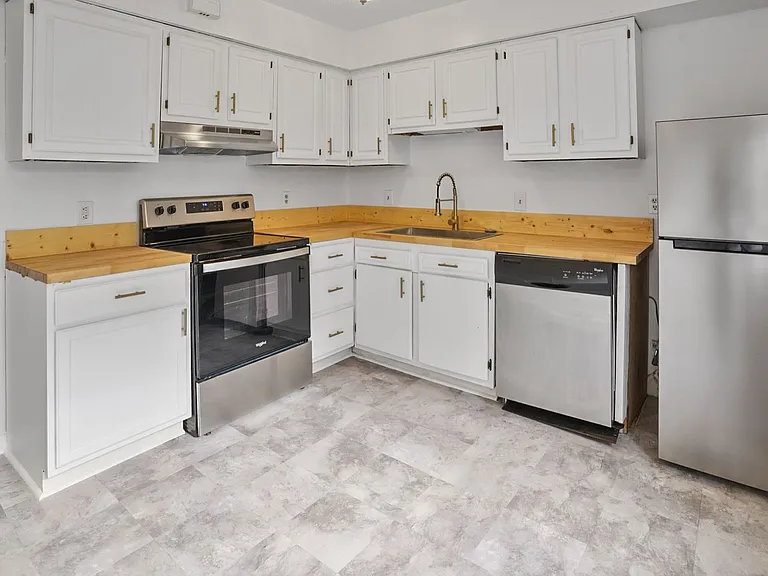 1220 E Victory Dr #1 — Photo 25