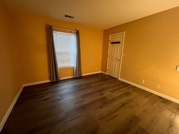 3rd image of 921 W St