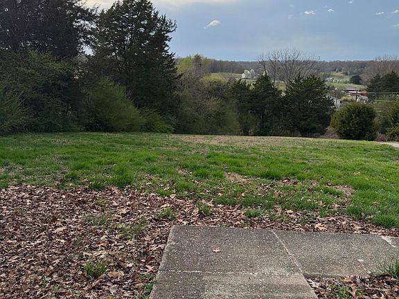 3rd image of 135 Lees Chapel Rd