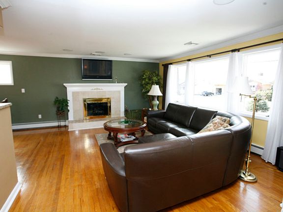 Bright & Sunny Living Room