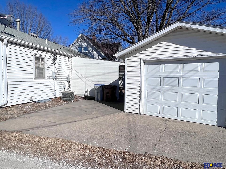 2nd image of 221 Jackson Ave