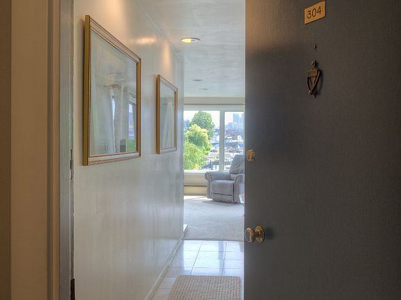 3rd image of 2301 Fairview Ave E APT 304
