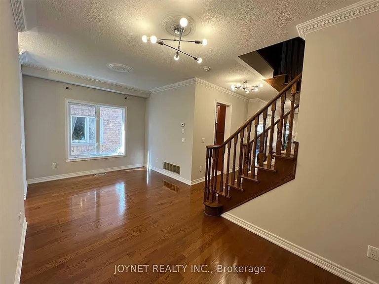269 Lauderdale Dr — Photo 2