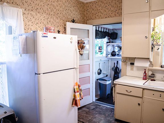 5th image of 2223 Luella St