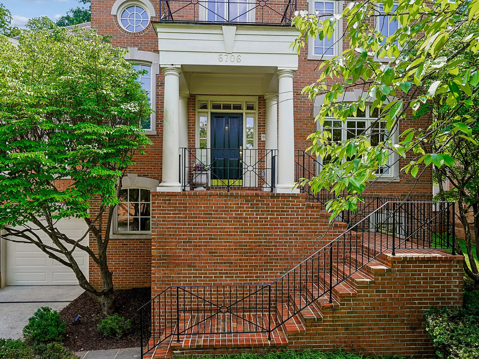 6 bed, 7366 sqft, $7,800 — Photo 3