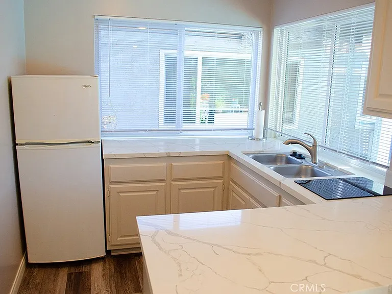 219 Essex St #A — Photo 4